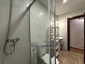 Modelo 1: Baño. Apartamentos San Pedro Llanes