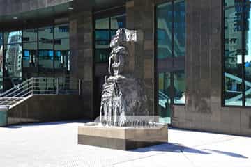 Escultura «Menina»