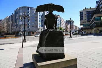 Escultura «Menina»
