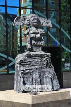 Escultura «Menina»