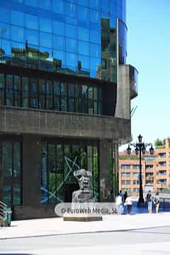 Escultura «Menina»