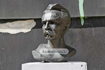 Escultura «José Martí y Pérez»