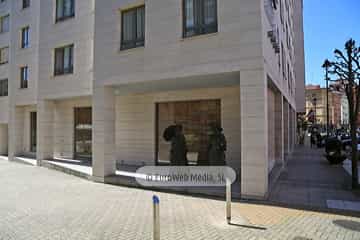 Escultura «Marta y María» en Avilés