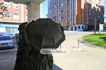 Escultura «Marta y María» en Avilés