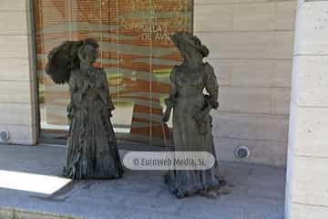 Escultura «Marta y María» en Avilés