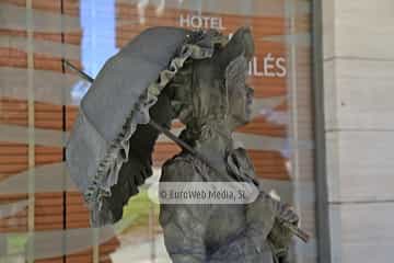 Escultura «Marta y María» en Avilés