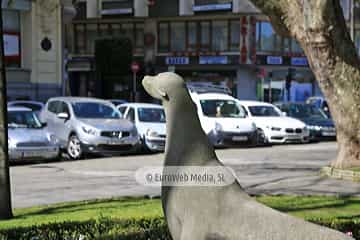 Escultura «La foca» en Avilés . Escultura «La foca» en Avilés