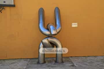 Escultura «Eslabón» en Avilés