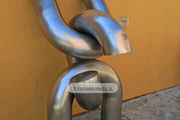 Escultura «Eslabón» en Avilés
