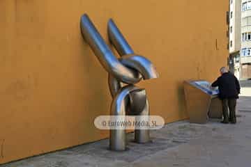 Escultura «Eslabón» en Avilés