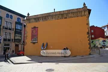 Escultura «Eslabón» en Avilés