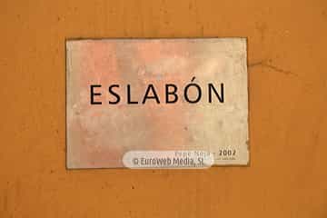 Escultura «Eslabón» en Avilés