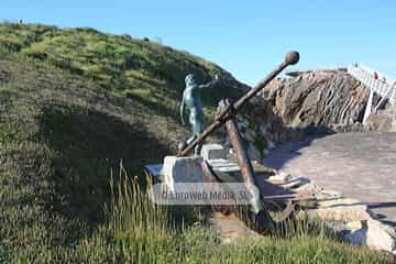 Escultura «El Hondero Balear» en Salinas