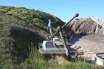 Escultura «El Hondero Balear» en Salinas
