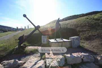 Escultura «El Hondero Balear» en Salinas