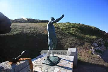 Escultura «El Hondero Balear» en Salinas