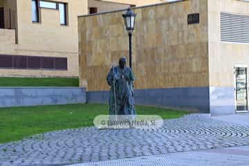 Escultura «Juan Pablo II» en Oviedo