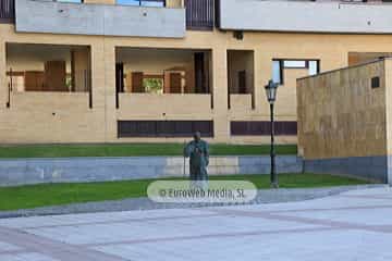 Escultura «Juan Pablo II» en Oviedo