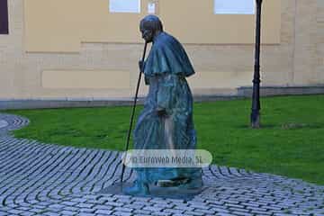 Escultura «Juan Pablo II» en Oviedo
