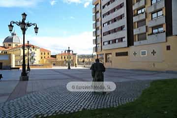 Escultura «Juan Pablo II» en Oviedo