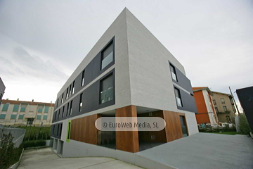 Edificio de viviendas «Mar de Tor» en la avenida de la Paz de Llanes