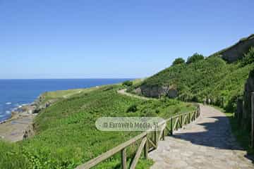Sendero litoral de la costa este de Gijón