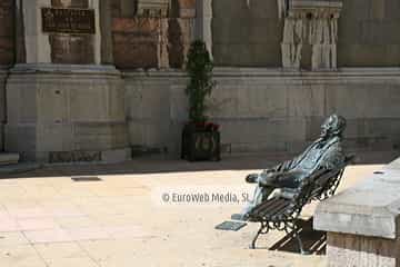 Escultura «Luis Riera Posada» en Oviedo
