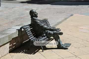 Escultura «Luis Riera Posada» en Oviedo