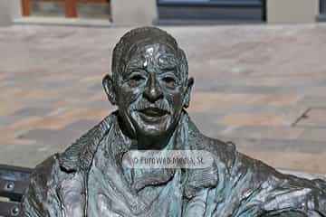 Escultura «Luis Riera Posada» en Oviedo