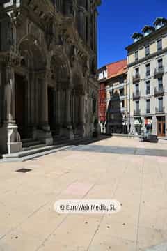 Escultura «Luis Riera Posada» en Oviedo