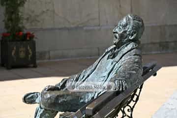 Escultura «Luis Riera Posada» en Oviedo