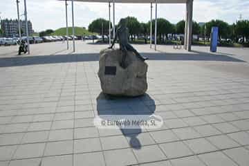 Escultura «Homenaje a los niños de la guerra»