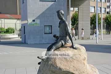 Escultura «Homenaje a los niños de la guerra»