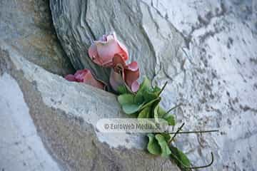 Escultura «en memoria de las personas que encontraron el reposo eterno en la Mar»