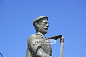 Escultura «Monumento a sus antepasados»