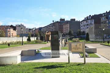 Escultura «Monumento a las víctimas del terrorismo (1968-2007)». Escultura «Monumento a las víctimas del terrorismo»