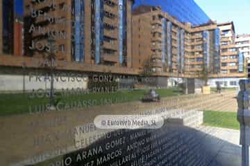 Escultura «Monumento a las víctimas del terrorismo (1968-2007)». Escultura «Monumento a las víctimas del terrorismo»