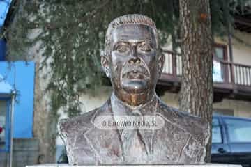 Escultura «Busto de Juan Alberto López Suárez»