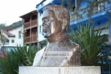Escultura «Busto de Juan Alberto López Suárez»