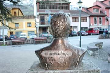 Escultura «Busto de Juan Alberto López Suárez»