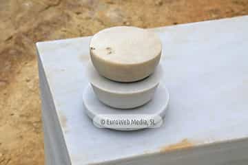 Escultura «Cantu los díes fuxíos» en Gijón