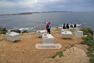 Escultura «Cantu los díes fuxíos» en Gijón