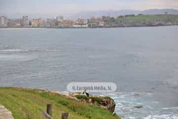 Escultura «Cantu los díes fuxíos» en Gijón