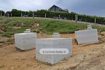 Escultura «Cantu los díes fuxíos» en Gijón