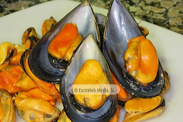 En Oviedo capital. Mejillones rellenos o Mejillones tigre