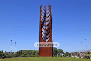 Escultura «Hacia la luz» en Gijón