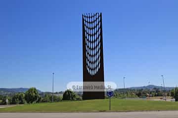 Escultura «Hacia la luz» en Gijón