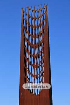 Escultura «Hacia la luz» en Gijón