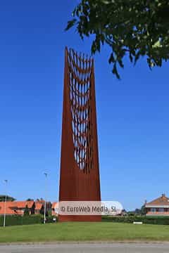 Escultura «Hacia la luz» en Gijón