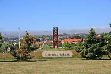 Escultura «Hacia la luz» en Gijón
